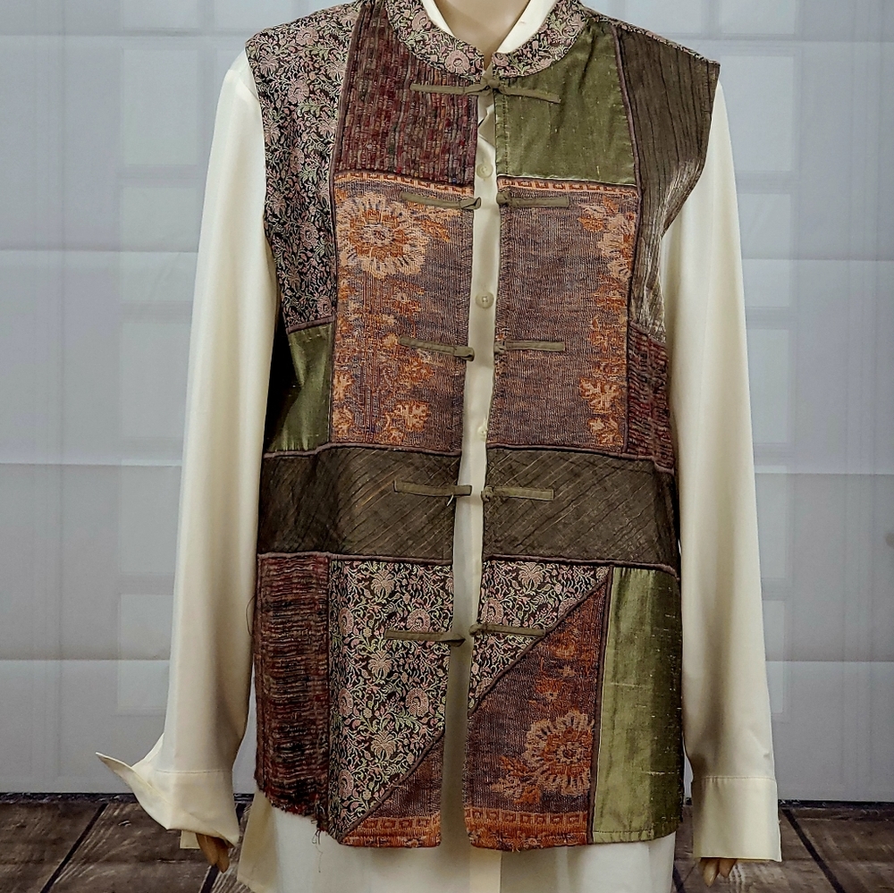 Coldwater Creek fabric vest. Kept in a garment bag and dry cleaned. #206